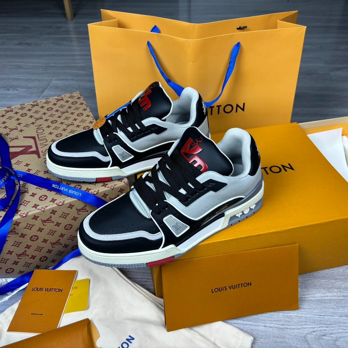 Louis Vuitton Trainer Black Grey